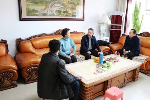 http://news.imu.edu.cn/__local/0/8A/3F/0FF384DE77BD93EE8CC09B26207_12CDA487_1E09C.jpg