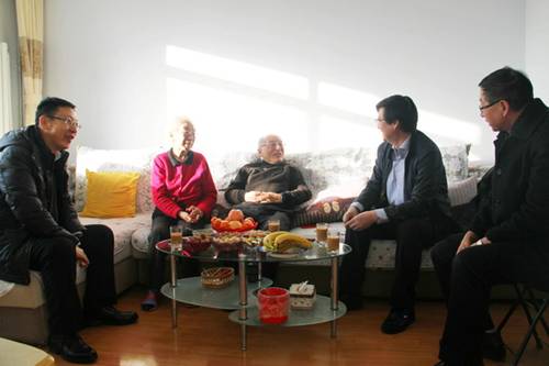 http://news.imu.edu.cn/__local/E/2B/55/E9645DC38041B2331D1AF19C5B8_80ED65E5_15E83.jpg